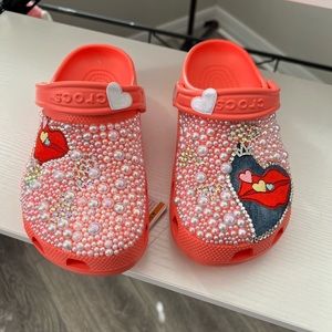 New customized Valentine’s Day crocs J6/W7.5